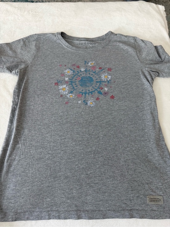 Life Is Good Tops - Life Is Good Beauty In All Directions Crusher Lite V Neck T Shirt Size Small E19